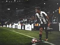 FB体育下载-奥亚尔萨瓦尔，NBA总决赛之夜的孤胆英雄