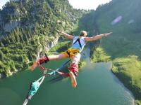 FB体育在线-赛道与绿茵的交汇，加克波在F1年度争冠之夜的巨星启示