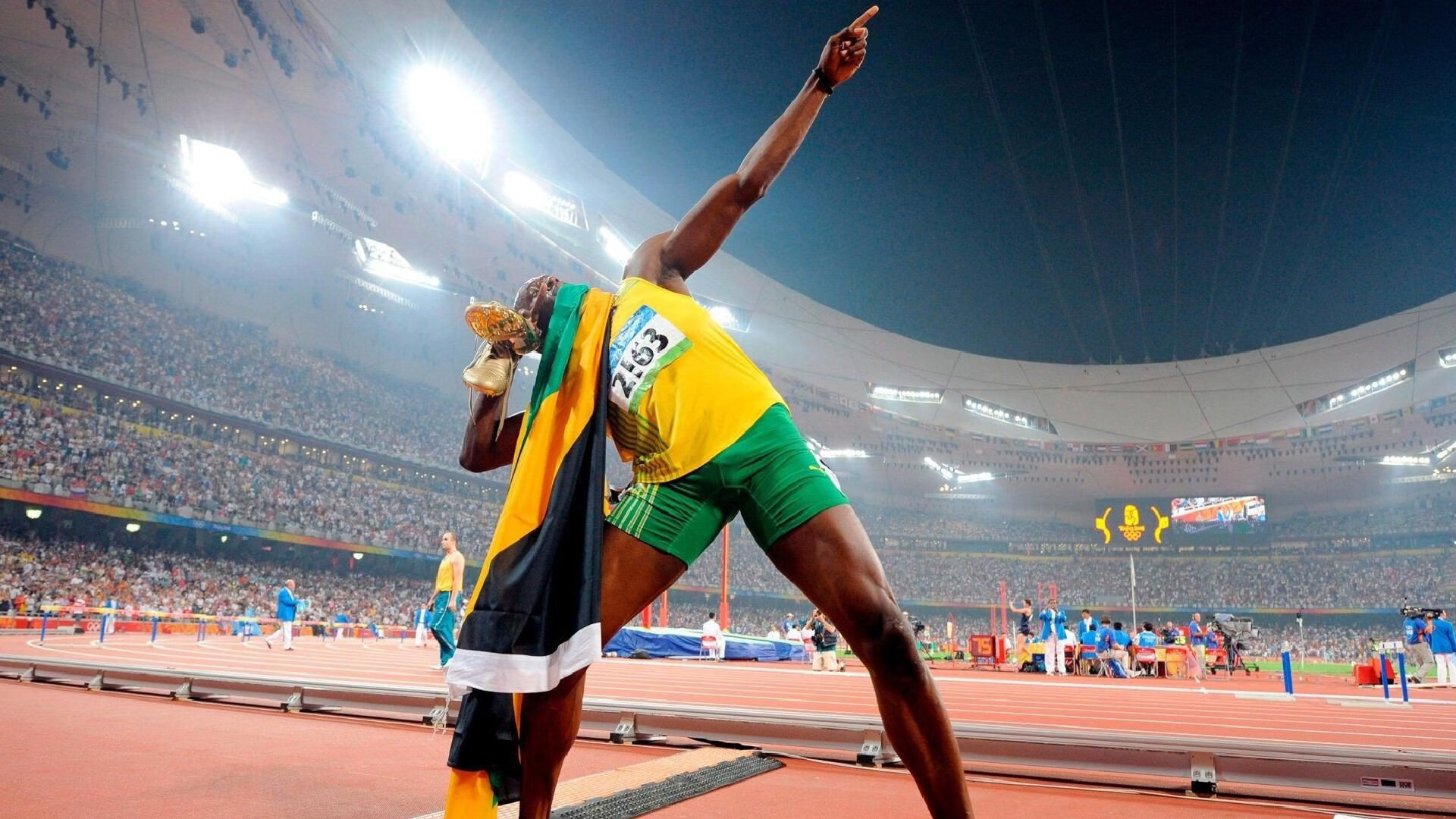 赛道之外，当突尼斯冲垮玻利维亚—F1年度争冠的意外隐喻